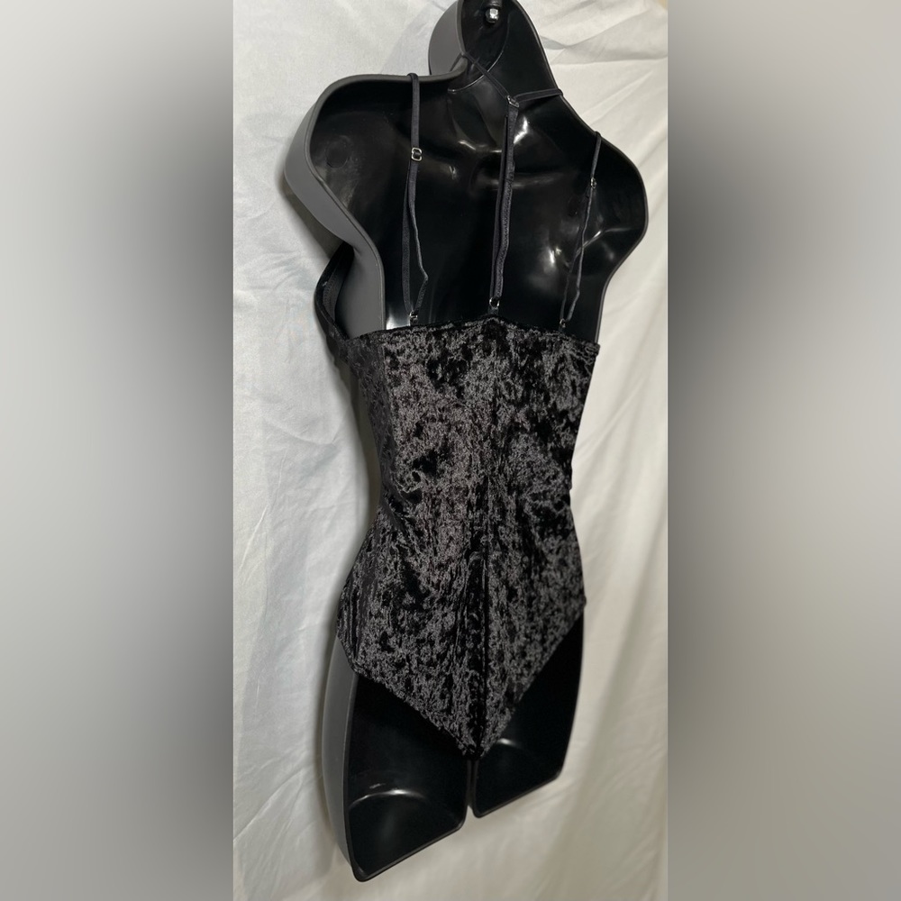 Honey punch black velvet bodysuit - Picture 8 of 8